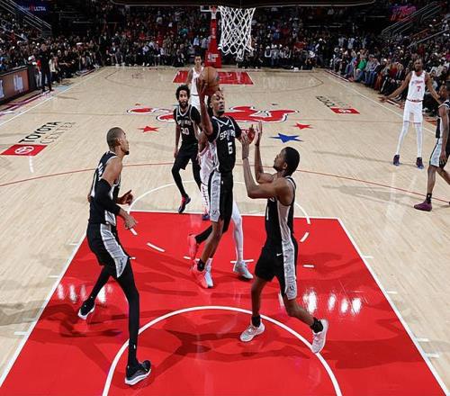 名学生运动,员同场竞技,游泳盛宴开,新葡京,新葡京app,新葡京娱乐,新普京赌场