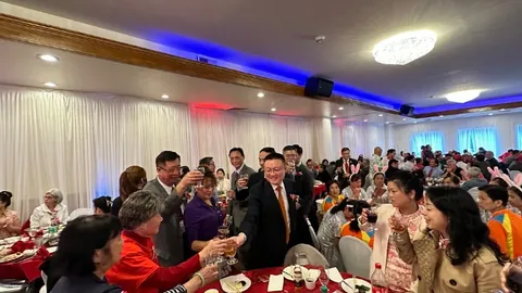 成都蓉城与武汉三镇半场战平 0-0，费利佩头球险些得分，卡隆制造威胁